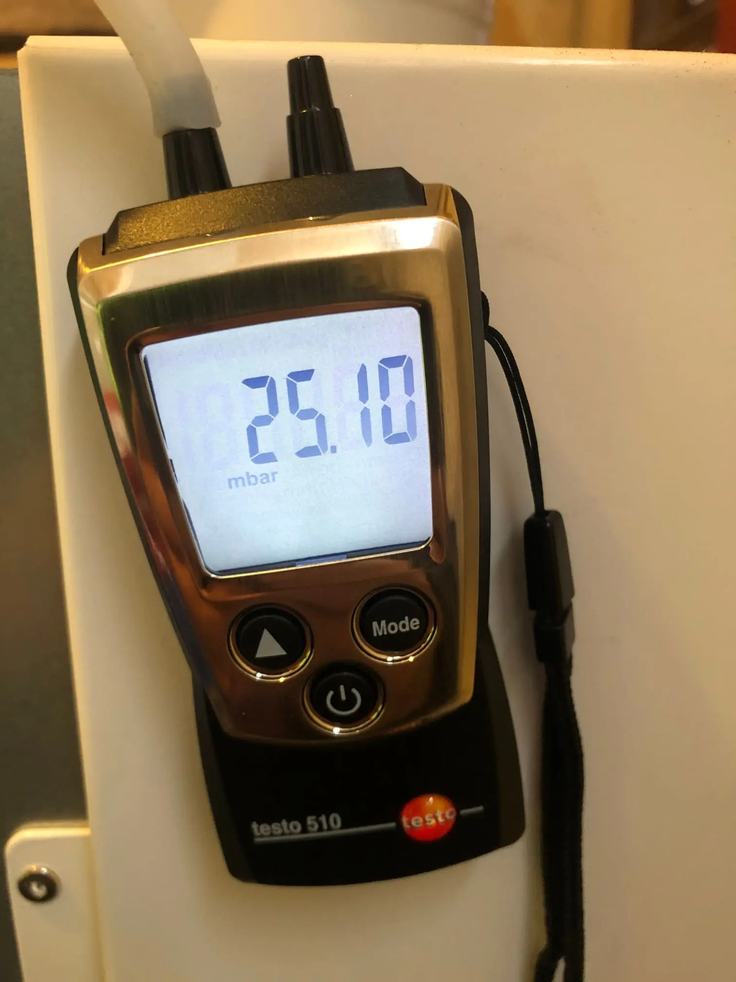 Testo 510 nyomásmérő 25,10 mbar gáznyomást mutat a kazán csatlakozásánál